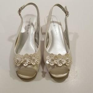 Karen Scott Ladies White Sling Back Sandals
